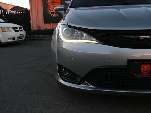 Used 2020 Chrysler Pacifica Limited w/ Quick Oder Package 2EV RED-S image 3