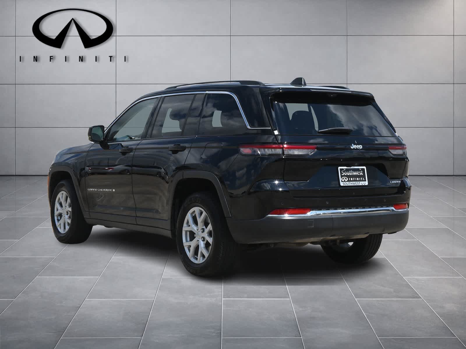 Used 2022 Jeep Grand Cherokee Limited w/ Luxury Tech Group II RWD image 5