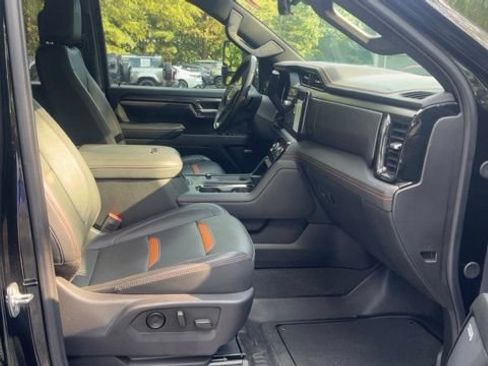 Used 2025 GMC Sierra 2500 AT4 w/ AT4 Premium Plus Package AWD/4WD image 11