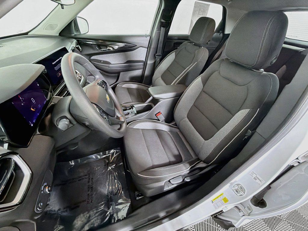 Used 2025 Chevrolet TrailBlazer LS w/ LS Convenience Package FWD image 20