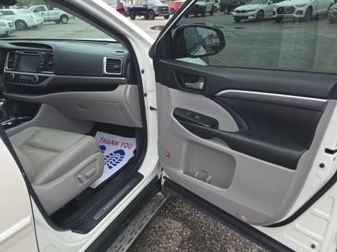 Used 2019 Toyota Highlander Limited w/ Protection Package #3 AWD/4WD image 33