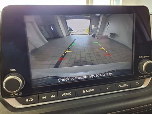 Used 2025 Nissan Rogue SV FWD image 11
