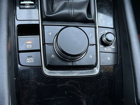 Used 2022 MAZDA MAZDA3 s image 32