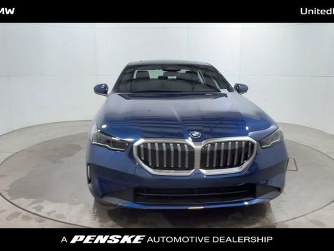 Used 2025 BMW 530i xDrive w/ Premium Package image 3