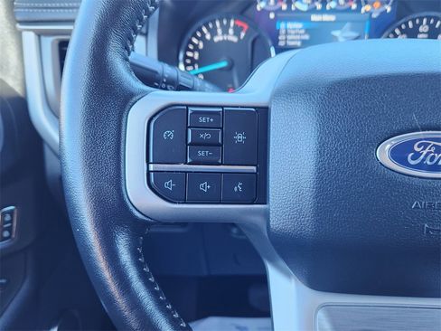 Used 2022 Ford Expedition XLT image 16