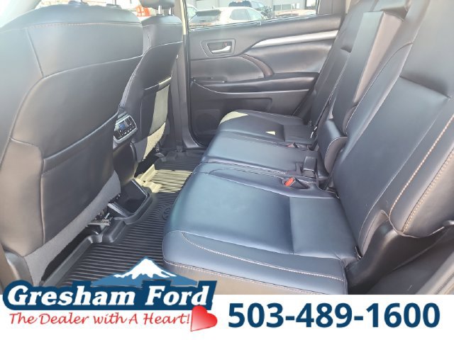 Used 2019 Toyota Highlander XLE AWD/4WD image 32