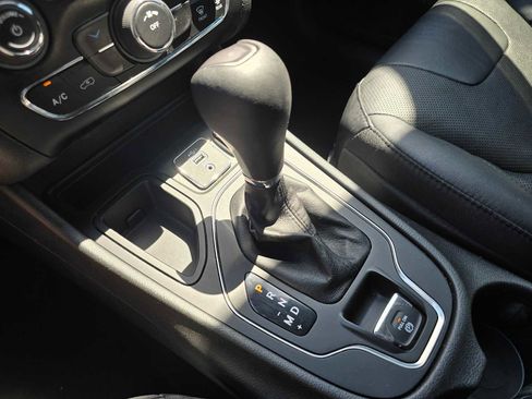 Used 2021 Jeep Cherokee Latitude Lux FWD image 31