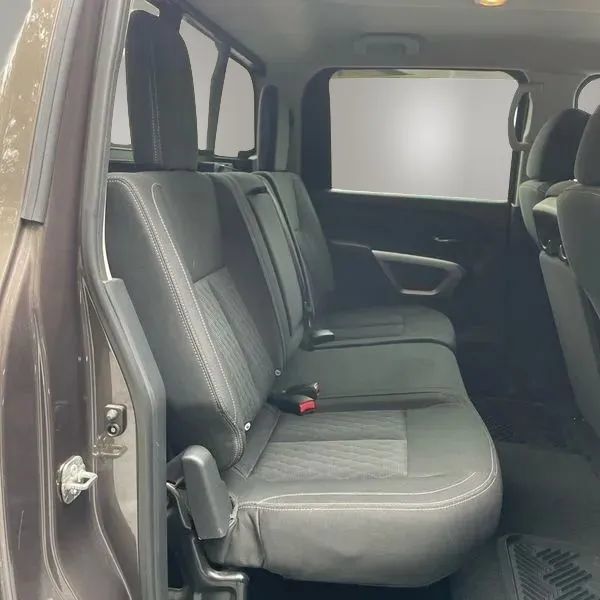 Used 2018 Nissan Titan SV AWD/4WD image 22
