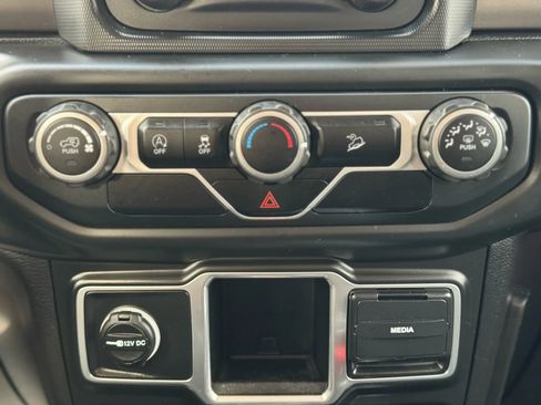 Used 2018 Jeep Wrangler Sport image 28