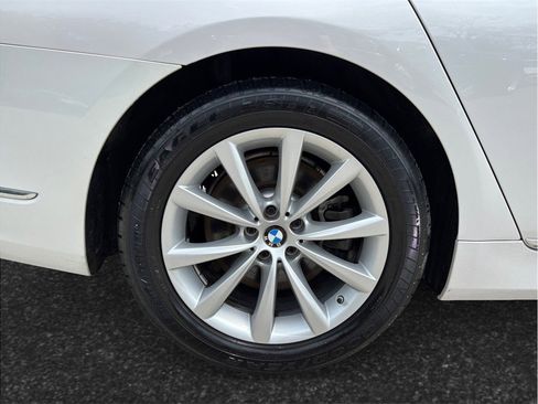 Used 2021 BMW 740i image 16