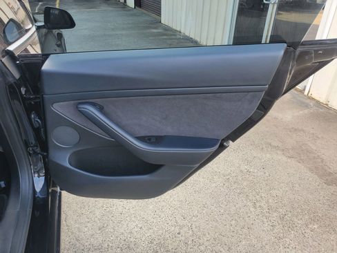 Used 2022 Tesla Model 3 Standard Range image 19