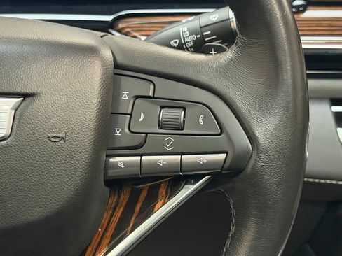 Used 2023 Cadillac Escalade Premium Luxury image 18