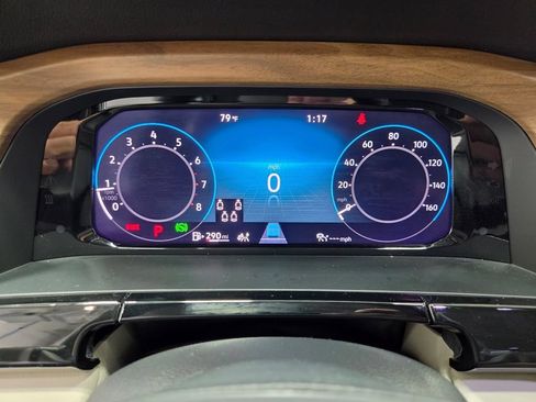 Used 2025 Volkswagen Atlas SE AWD/4WD image 34