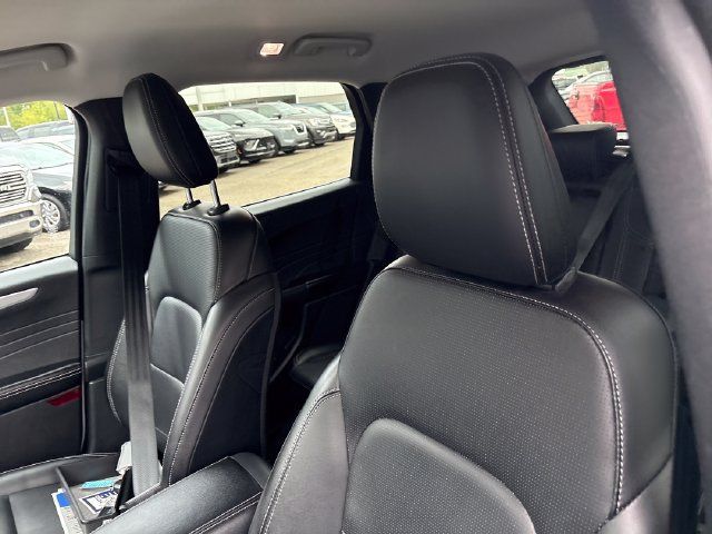 Used 2025 Ford Escape Platinum AWD/4WD image 9