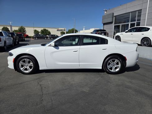 Used 2022 Dodge Charger SXT RWD image 2