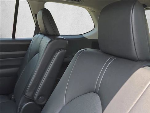 Certified 2025 Toyota Grand Highlander FWD image 18