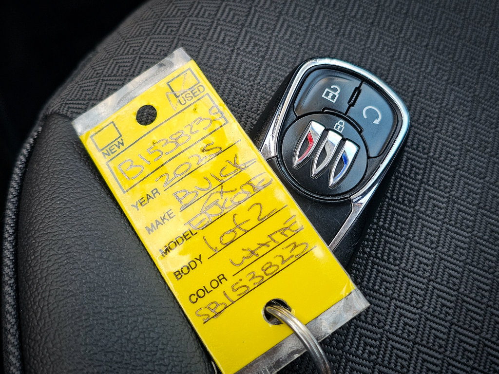 Used 2025 Buick Encore GX Preferred AWD/4WD image 39