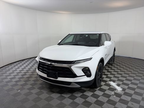 Used 2023 Chevrolet Blazer LT image 2