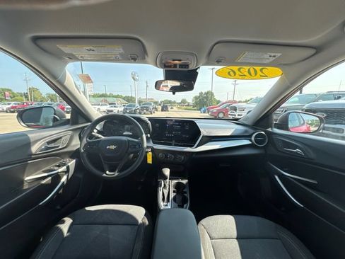 Used 2026 Chevrolet Trax LS FWD image 22