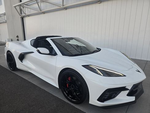 Used 2023 Chevrolet Corvette Stingray Coupe w/ 1LT RWD image 3