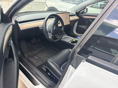 Used 2023 Tesla Model 3 Standard Range RWD image 3