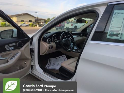 Used 2017 Mercedes-Benz C 300 4MATIC Sedan image 9