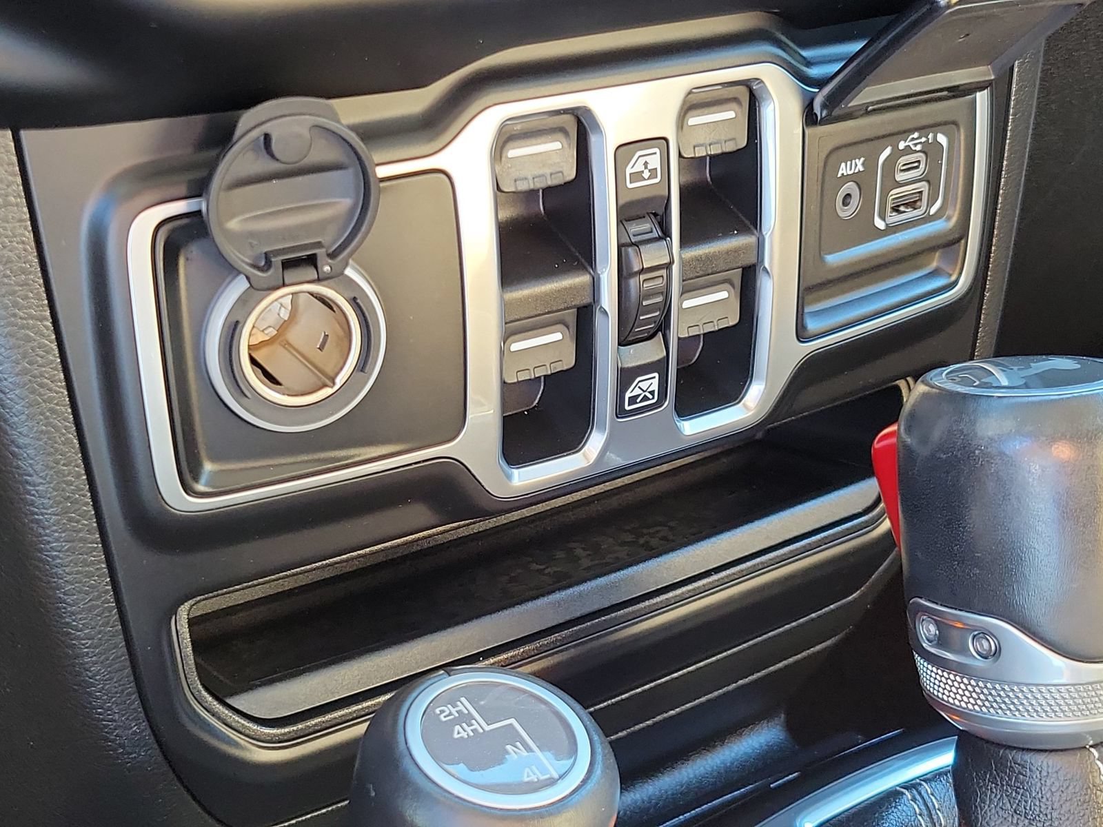 Used 2020 Jeep Wrangler Unlimited Sahara AWD/4WD image 22