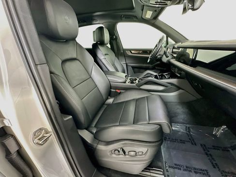 Certified 2024 Porsche Cayenne AWD/4WD image 30