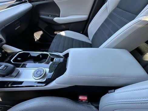 Used 2025 Mitsubishi Outlander SE image 25