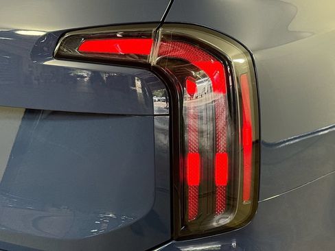 Used 2025 Kia Telluride EX w/ EX Captain's Chair Package FWD image 36