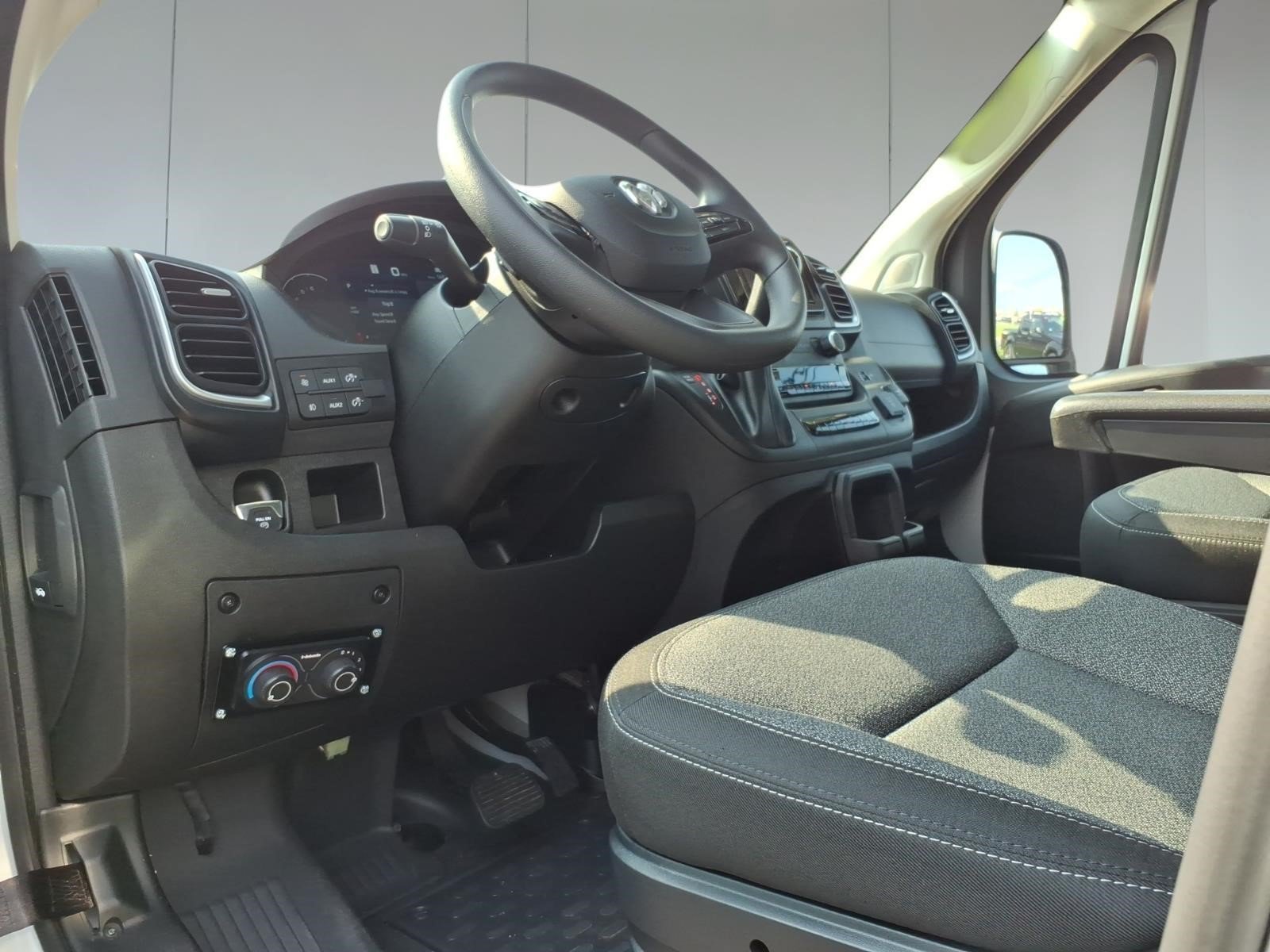Used 2025 RAM ProMaster 1500 w/ Quick Order Package 22G SLT FWD image 10