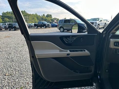 Used 2020 Lincoln Aviator Reserve w/ Elements Package Plus AWD/4WD image 23