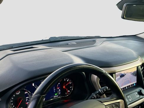 Used 2022 GMC Acadia Denali w/ Denali Technology Package FWD image 9