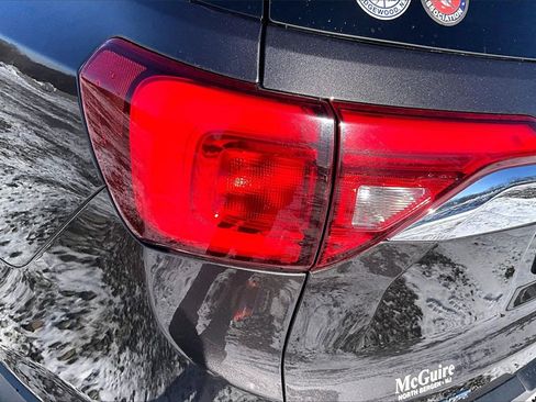 Used 2018 GMC Acadia SLT image 29