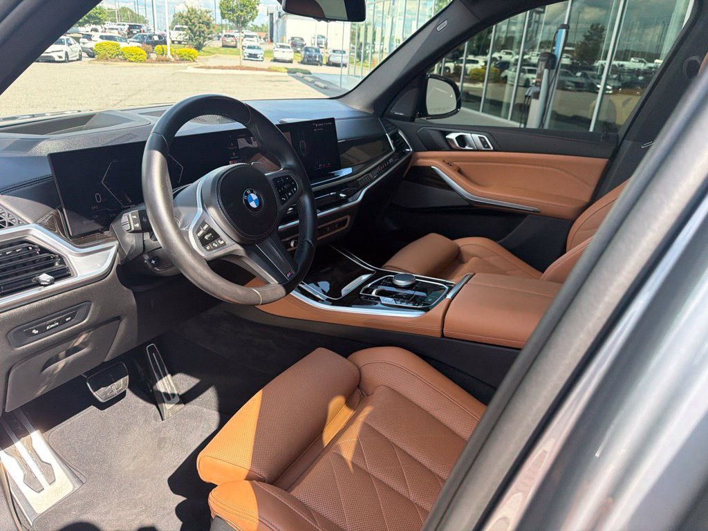 Used 2024 BMW X5 xDrive40i w/ M Sport Package AWD/4WD image 17