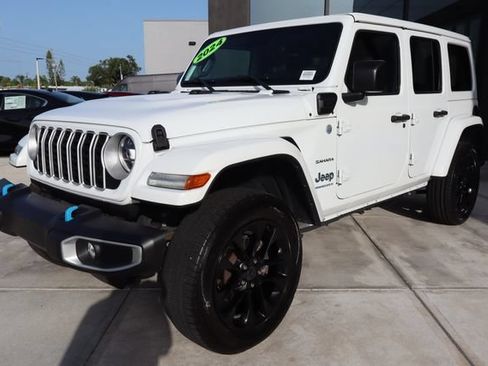 Used 2024 Jeep Wrangler Unlimited Sahara AWD/4WD image 8