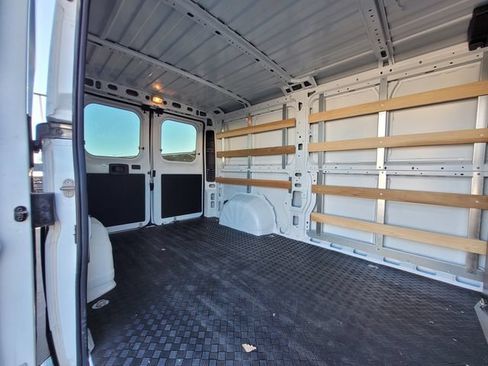 Used 2025 RAM ProMaster 2500 w/ U-Haul Equipment Group FWD image 18