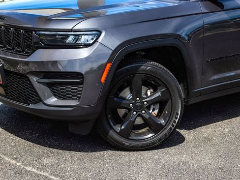Used 2023 Jeep Grand Cherokee Altitude AWD/4WD image 47