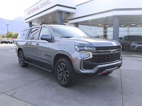 Used 2022 Chevrolet Suburban Z71 w/ Luxury Package AWD/4WD image 8