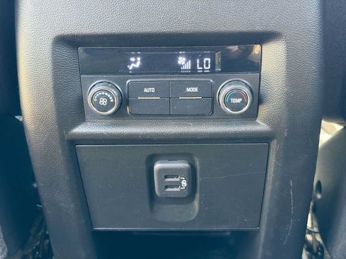Used 2019 Chevrolet Traverse LT FWD image 30