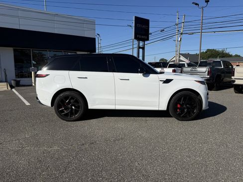 Used 2023 Land Rover Range Rover Sport SE Dynamic AWD/4WD image 2