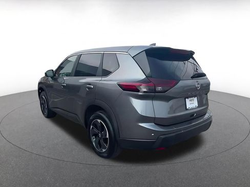 Used 2025 Nissan Rogue SV image 11