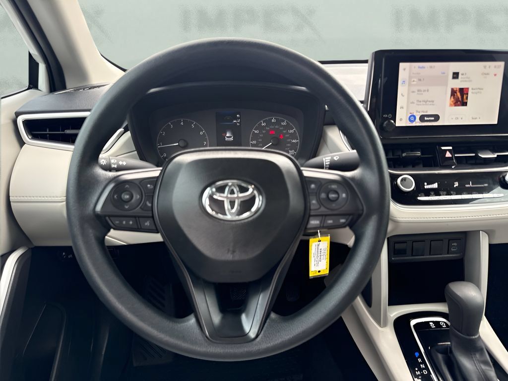 Used 2025 Toyota Corolla Cross L FWD image 12