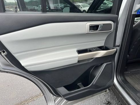 Used 2023 Ford Explorer XLT w/ Equipment Group 202A RWD image 12