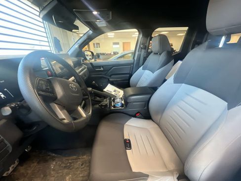 Used 2025 Toyota Tacoma TRD Sport image 6