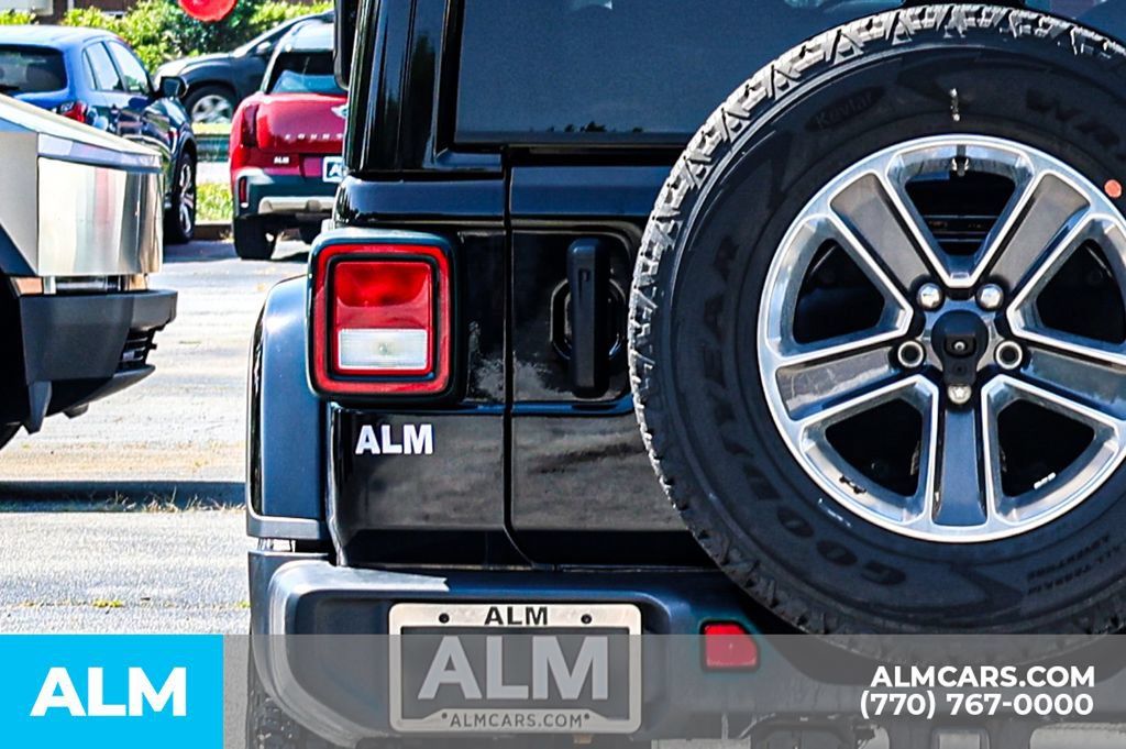 Used 2023 Jeep Wrangler Unlimited Sahara w/ Cold Weather Group AWD/4WD image 12