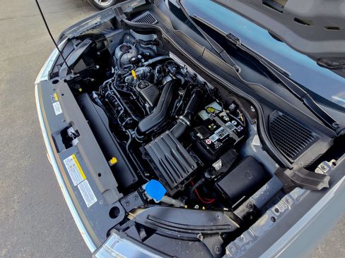 Used 2022 Volkswagen Taos SE image 36