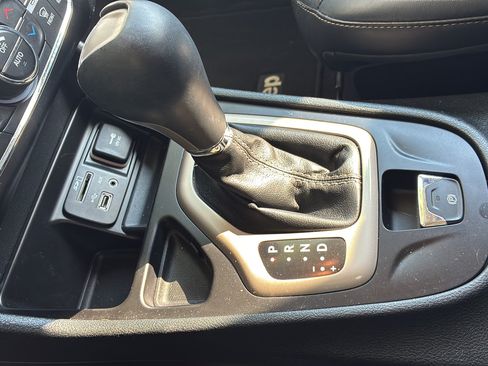 Used 2016 Jeep Cherokee Limited FWD image 32