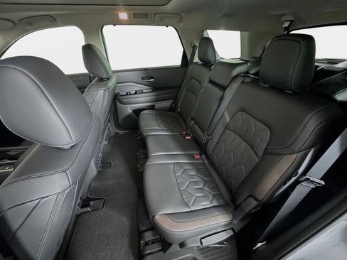 New 2026 Nissan Pathfinder Platinum FWD image 22