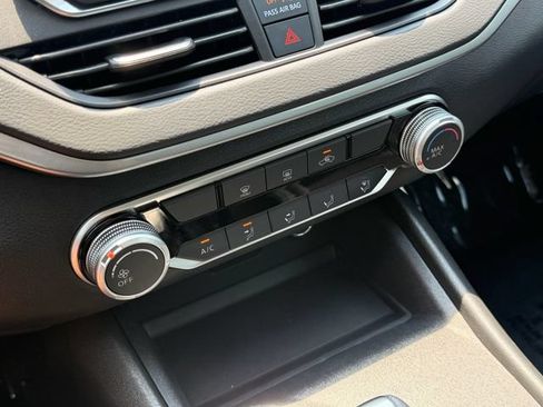 Used 2024 Nissan Altima 2.5 S FWD image 24